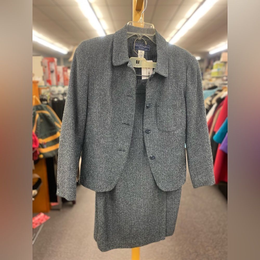 🛍️ Norton McNaughton Sz. 8P 2pc Grey Suit